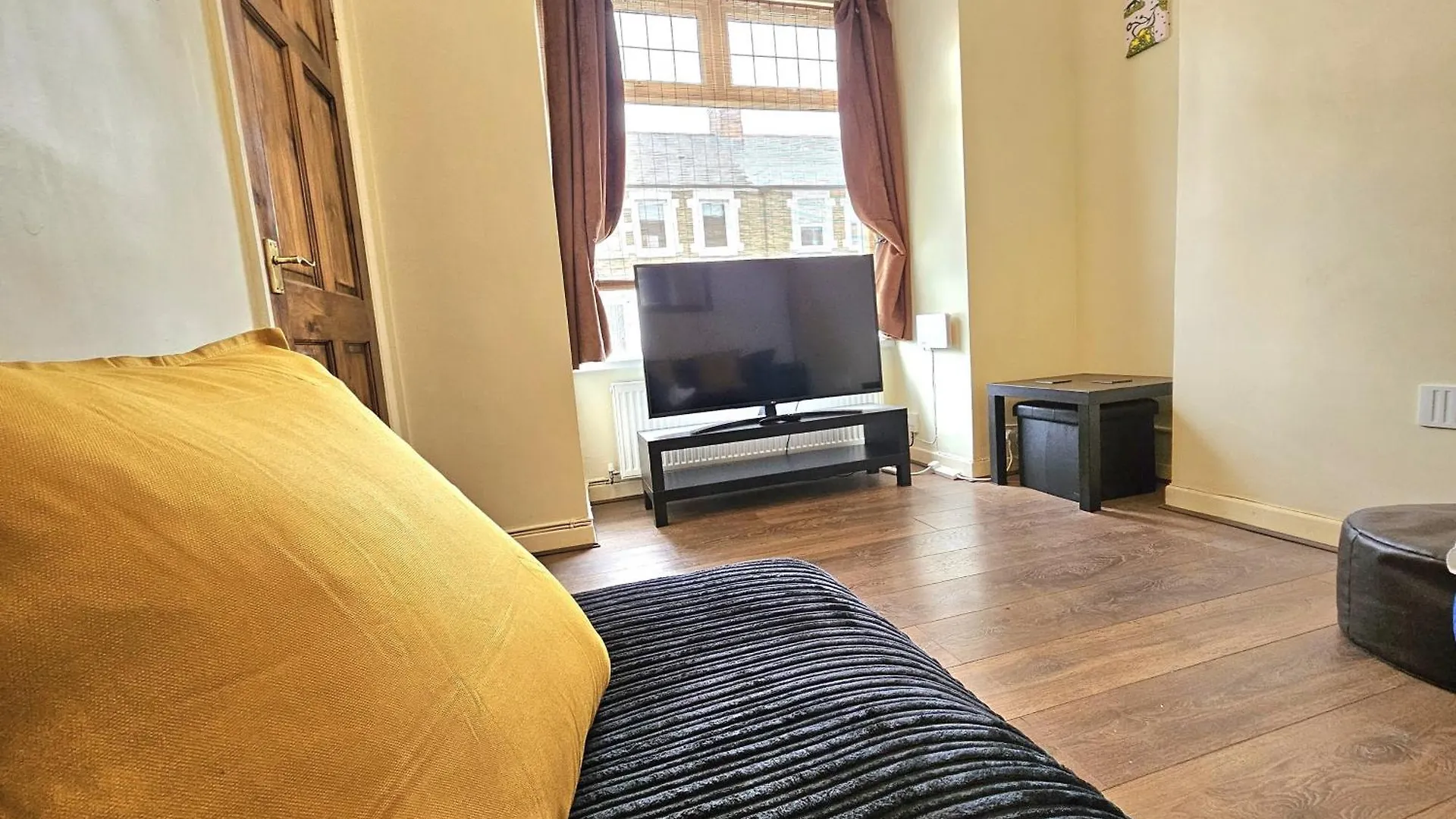 Ferienhaus Villa No 34 - Cardiff City Location - Free Parking- Sleeps 6
