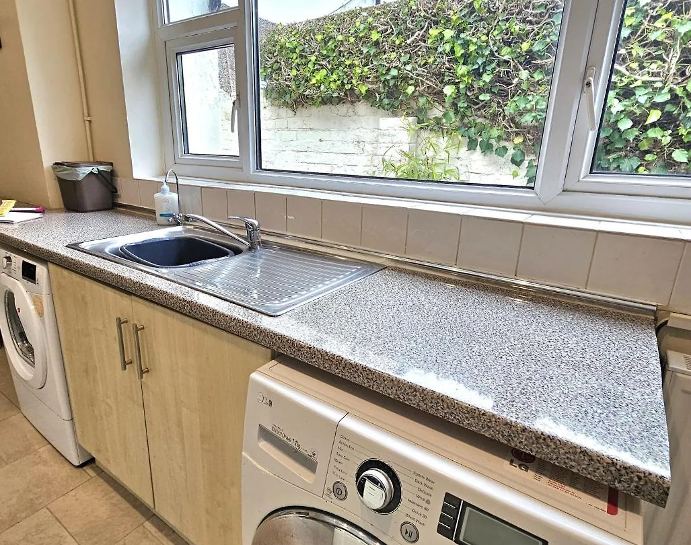 Villa No 34 - Cardiff City Location - Free Parking- Sleeps 6 Ferienhaus